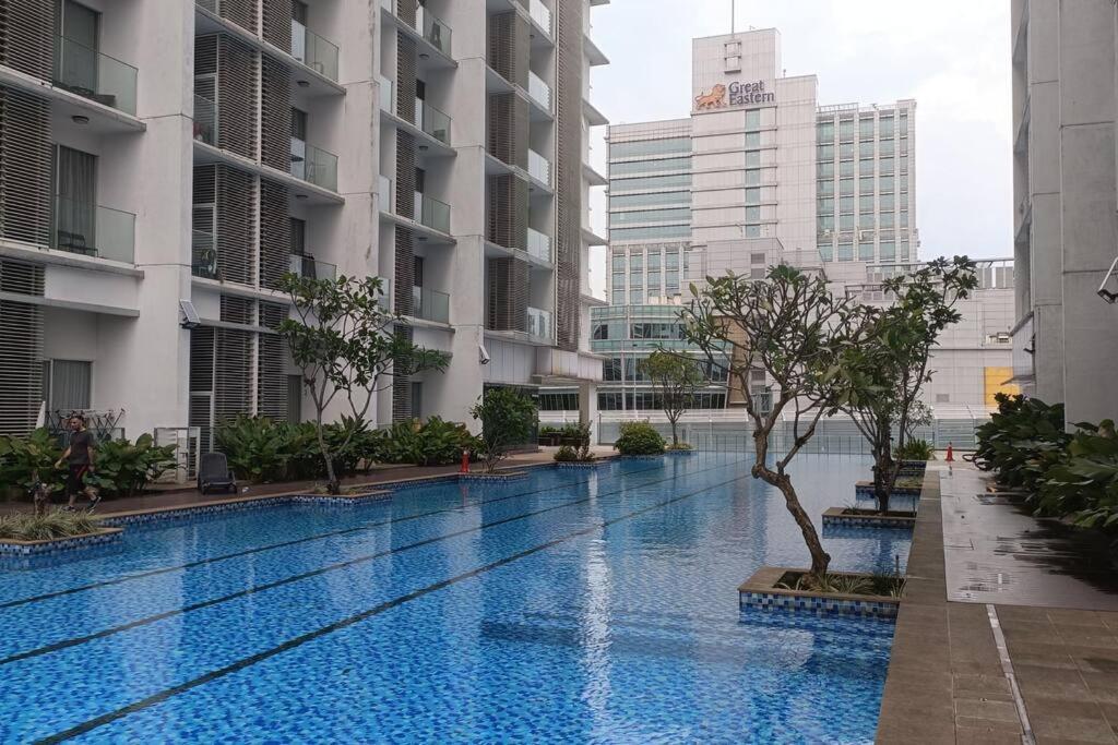 Cozy M Android Box, Pool And Area Pangsapuri